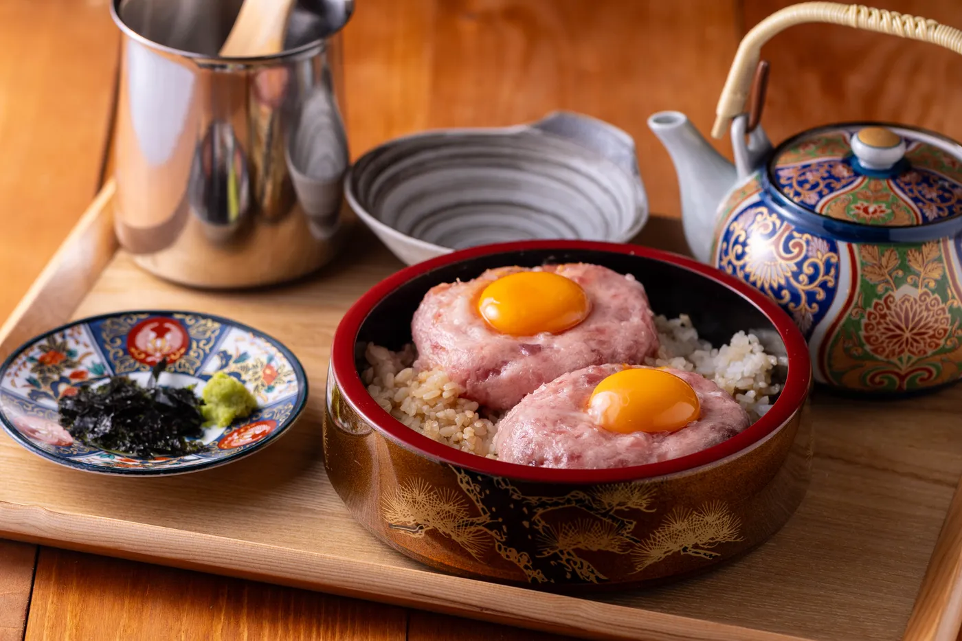 月見マグロユッケの贅沢丼